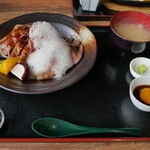 魚沼しあわせ食堂 つばめの巣 - 肉の最高級×米の最上級 松阪牛・炭火焼きポーク・ローストビーフのしあわせ丼