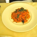 リストランテ　アニモフェリーチェ - 友人の小海老のラグー仕立てのトマトクリーム風味のスパゲッティー