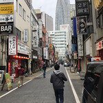 桂花ラーメン - お店周辺の様子。左手奥のクマモンの旗が桂花ラーメン