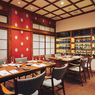 まるで友人のお宅に招かれたようなテーブル席