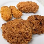 加藤精肉店 - メンチ、クリームコロッケ、牡蠣フライ
