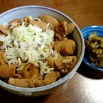 平八 - 豚もつ丼　400円