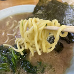 ラーメン六角家 - 酒井製麺の麺