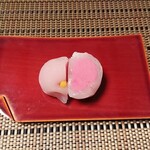 嘯月 - 中にピンクの餡
