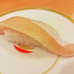 Kappasushi - はまちはらみ。一貫やけど100円とは思えないクオリティ♪お代わりしたよ( ´∀｀ )b