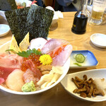魚志 - 1番人気スペシャル海鮮丼