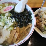 ラーメン とらじ食堂 - チャーハン定食890円