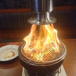 国産牛焼肉食べ放題 肉匠坂井 - 脂が多いカルビとかは、途中から大火事(笑)