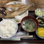 食事処 魚屋の台所 - 焼き魚定食 真ほっけ、950円(税別)