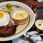レストランチロル  - ロコモコセットの全貌！デッカイワンプレート。こうでなきゃ！
