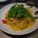 オーバーテイク - トマトとルッコラのペペロンチーノ