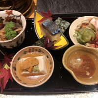 天麩羅くろさわ - 【前菜】松茸と牡蠣の時雨煮、鯖棒寿司、セコガニ、生雲丹と自家製胡麻豆腐