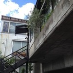 シェ・ヤマ - 閑静な住宅街のなかにぽつんとあります。