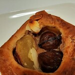 ブーランジェリー ブルディガラ - ねっとり濃密な甘味の栗の渋皮煮に、しっとり甘いさつま芋の甘露煮、なめらかなマロンクリームが贅沢な組み合わせ