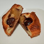 ブーランジェリー ブルディガラ - サックサクの繊細な生地はバターの豊かな香り、シナモンの香りをまとったマロンクリームや食べ応えあるお芋や栗が合う！