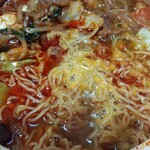 台湾料理 百味鮮 - 鍋・トマトスープに「 追加ラーメン 」投入☆