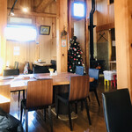 カフェ モンタナ - 暖炉とツリーが可愛い