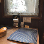 ドゥブルベ・ボレロ - シックで落ち着く店内　暖かい日なら外のテラスも良い