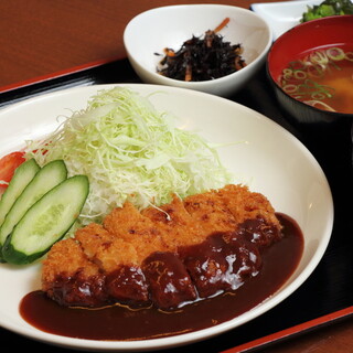 Popular is Pork Cutlet set meal. "Minatoken" has started offering its first set meal.