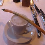 オーベルジュ・オー・ミラドー - 鯛のブイヨンスープ　鯛の白身と生姜を詰めた春巻き