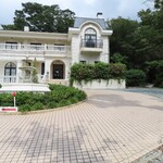 オーベルジュ・オー・ミラドー - パヴィヨン・ミラドーの駐車場