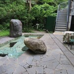 オーベルジュ・オー・ミラドー - パヴィヨン・ミラドーの露天風呂