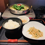 博多名物 もつ鍋 笑楽 - 