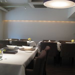 カセント - モダンでスタイリッシュな店内