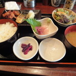 九州の地魚料理 侍 - 7人の侍定食　850円