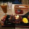 ビーフインパクト - 料理写真:ステーキとアイスコーヒー