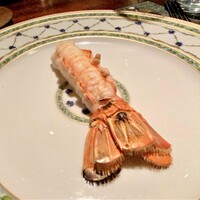 蒼 - 相模湾さかな人 長谷川さんより赤座海老 ビスクと共に　
                    火入れが素晴らしい！
                    ねっとりとして甘味が強く、このままで食べるも良し、海老の旨味を濃縮して作ったビスクを付けても良し。
                    美味しさに陶酔します♪