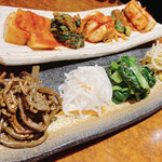 焼肉 スタミナ苑 - キムチの盛り合わせ