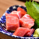 ぬくもり酒場　ほていちゃん - 本マグロぶつ@390円：カメラ、寄せてみました。