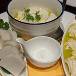 ヴィーノ エ イル ラコルタ - 豆腐、湯葉、カマボコのオリーブオイル仕立て