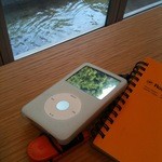 cafe Ginger - 2012/07/27 Note、緑が写り込む iPod