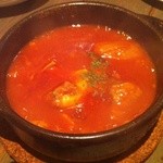 富士屋本店 ワインバー - スペイン風もつ煮　500円