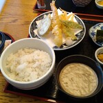Jinenjotororogozenhanahana - 天ぷら、とろろご飯