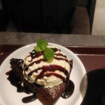 STAND by bookandbedtokyo - 