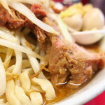 ラーメン二郎 - 豚の厚み