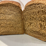 サキモトベーカリーカフェ - 黒糖山形食パン断面