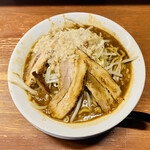 黒木製麺 釈迦力 雄 - とろっとした豚骨スープで味噌風味はあまり感じなかった。スープはかなり残したがそれでも超満腹。
