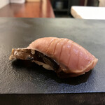 兄弟寿し - 佐渡 はがつお 藁炙り(握り)