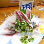 いわし亭 - いわし刺身（￥370）。鮮度が良くなければ出せない一品、しかもこのお値段！