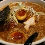 ちゃっちゃ屋 無限 - しょうゆラーメン(￥750)。
      職場の方の薦めで醤油を選びましたが大正解でした。