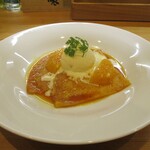 kitchen俊貴 - 本日のデザート：クレープシュゼット780円：愛媛県産 紅まどんな（柑橘）使用、天然バニラビーンズ入りバニラアイスを添えて。キャラメリゼしたオレンジバターの温かいクレープと、冷たいバニラアイスがくちの中で溶け合う柔らかな口当たりが良いですネ！　　　　　2020.11.28
