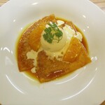 kitchen俊貴 - 本日のデザート：クレープシュゼット780円：愛媛県産 紅まどんな（柑橘）使用、天然バニラビーンズ入りバニラアイスを添えて。キャラメリゼしたオレンジバターの温かいクレープと、冷たいバニラアイスがくちの中で溶け合う柔らかな口当たりが良いですネ！　　　　　2020.11.28