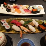 Sushi Umai Mono Dokoro Idumi - 華にぎり (手前) と 大漁にぎり