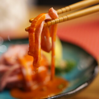 The rich variety of yukhoe has a mouth-watering flavor.