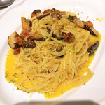 原木シイタケのカルボナーラ　山椒風味