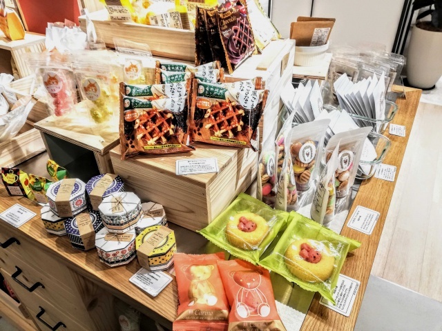 マルシェ ド ブルーエ プリュス エミル高槻店 Marche De Bleuet Plus 高槻市 その他 食べログ